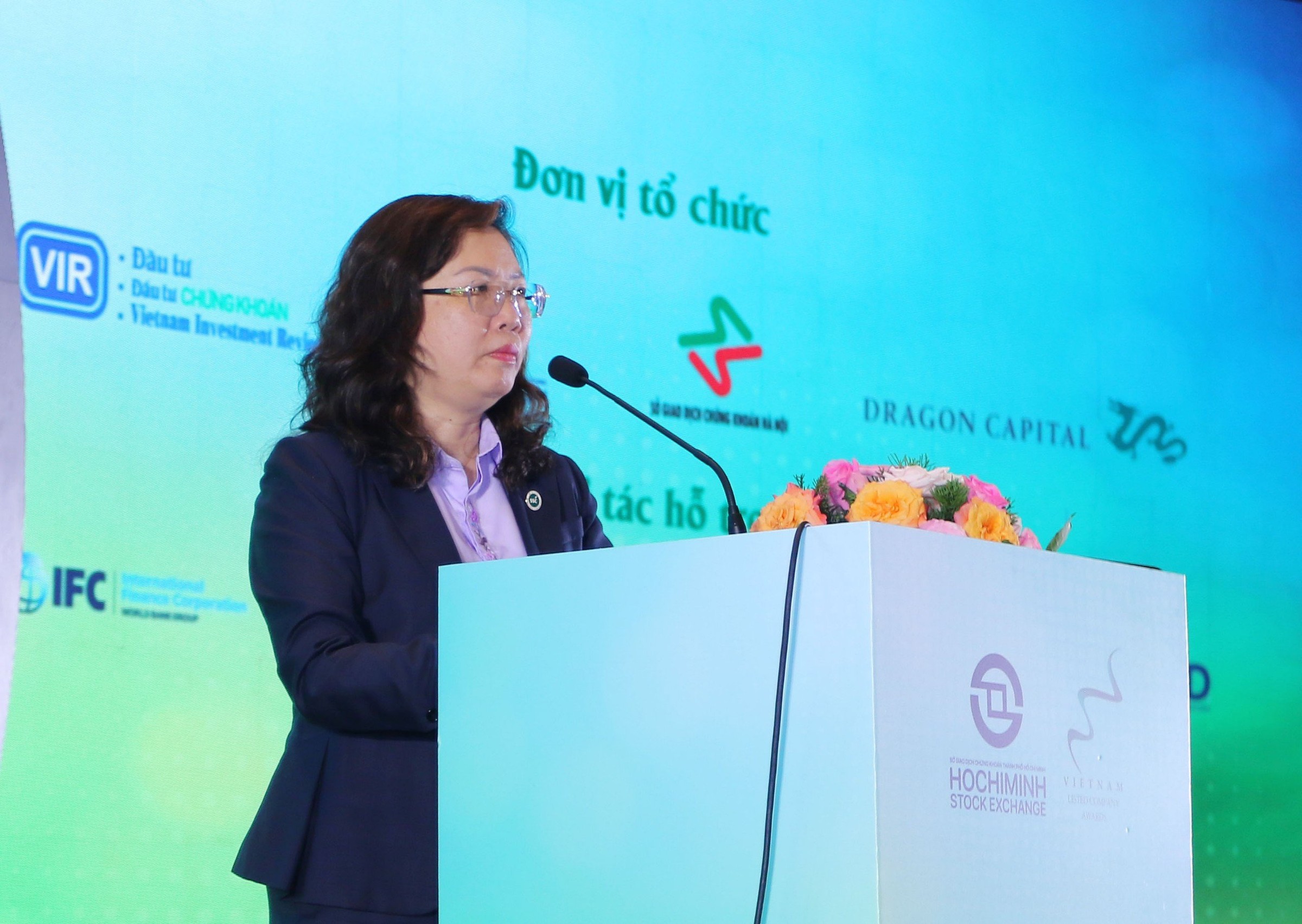 ba-vu-thi-chan-phuong-chu-tich-uy-ban-chung-khoan-nha-nuoc-phat-bieu-tai-hoi-nghi ba-vu-thi-chan-phuong-chu-tich-uy-ban-chung-khoan-nha-nuoc-phat-bieu-tai-hoi-nghi