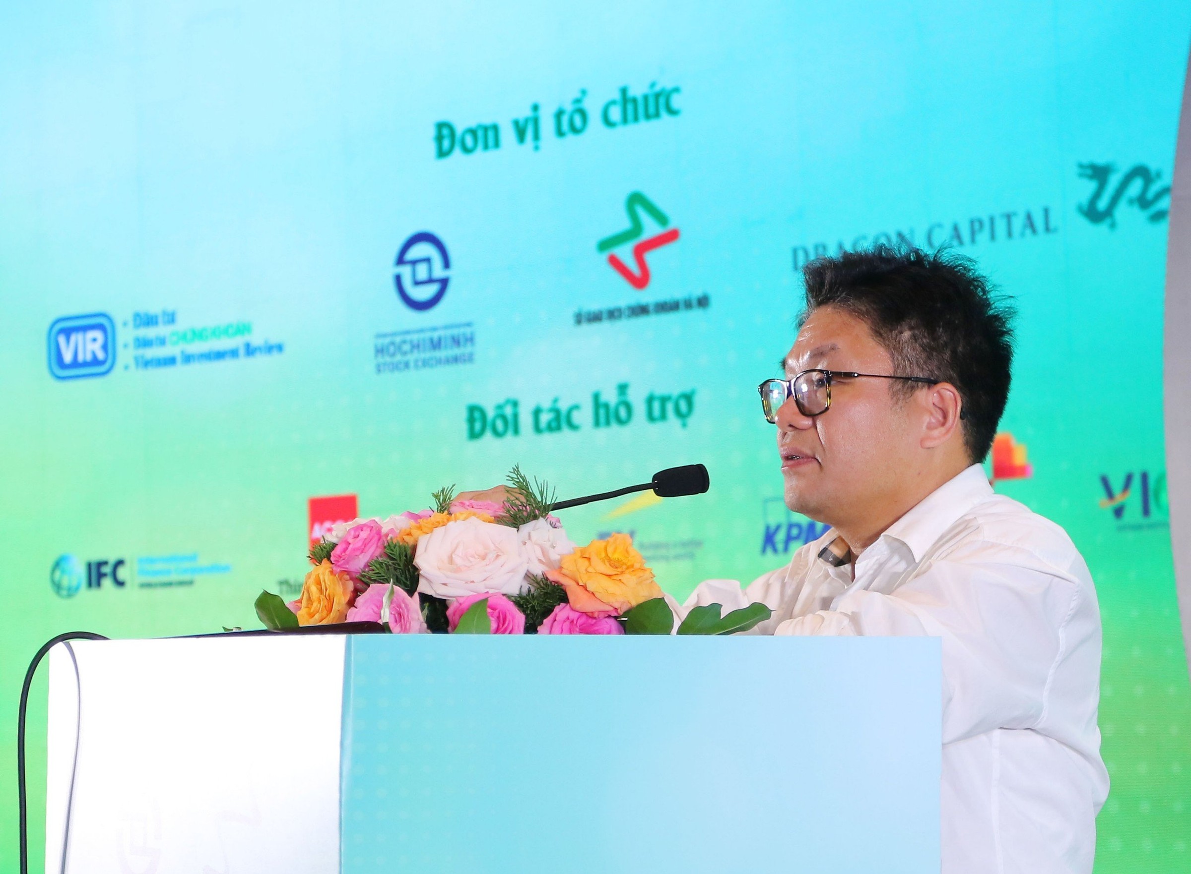 ong-nguyen-thanh-long-chu-tich-hoi-dong-thanh-vien-so-giao-dich-chung-khoan-viet-nam-vnx-phat-bieu-tai-hoi-nghi ong-nguyen-thanh-long-chu-tich-hoi-dong-thanh-vien-so-giao-dich-chung-khoan-viet-nam-vnx-phat-bieu-tai-hoi-nghi